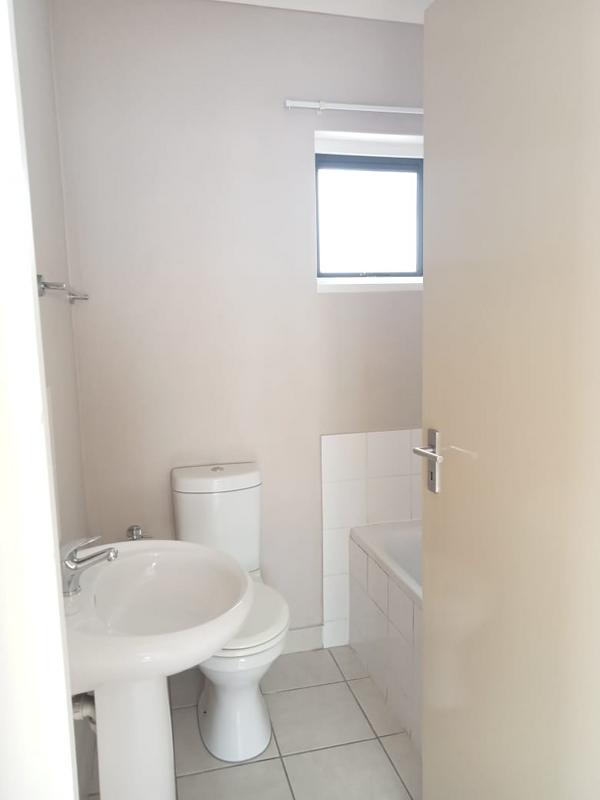To Let 1 Bedroom Property for Rent in Maitland Western Cape